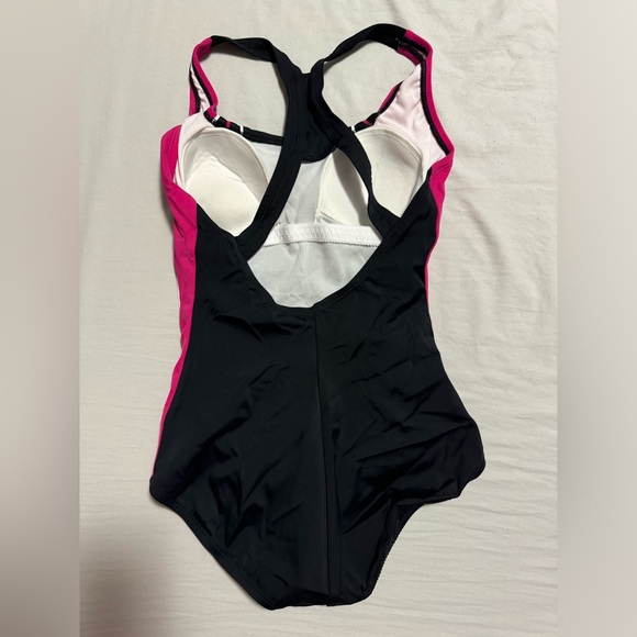 Speedo one piece swimsuit - Picture 2 of 3